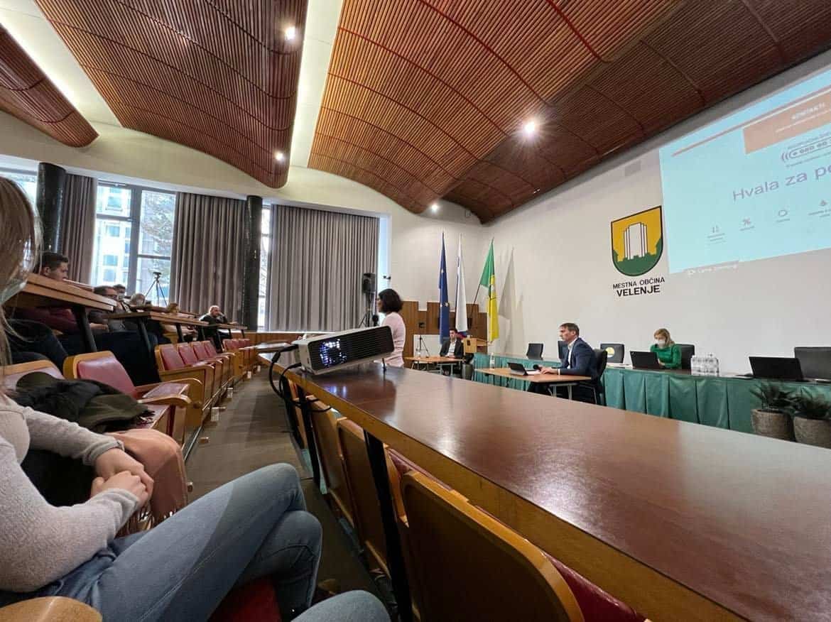 Sestanek v sejni dvorani MOV na temo privarčevanja toplotne energije