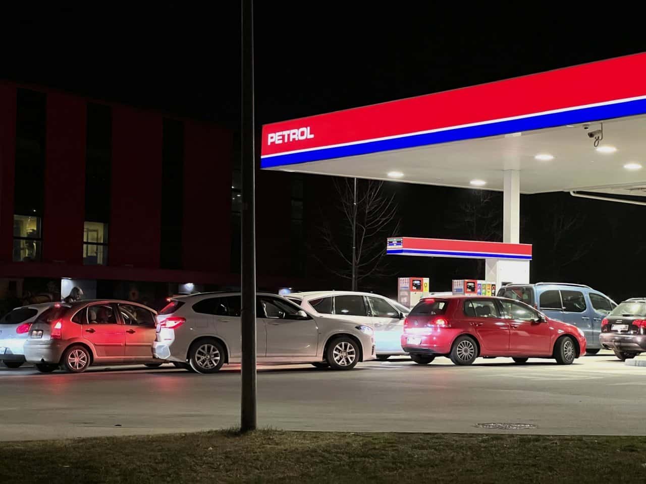 Gneča na bencinski črpalki Petrol