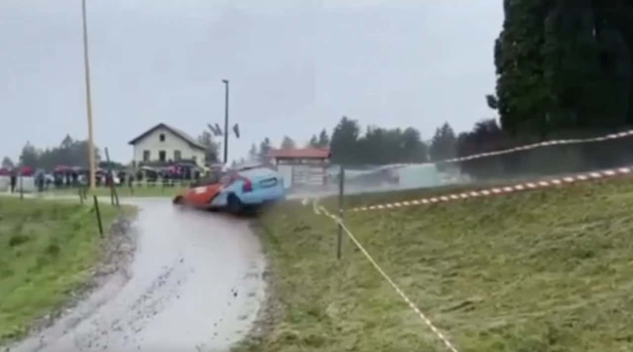 Posadka AMD Gorica v Skornem zapeljala s ceste