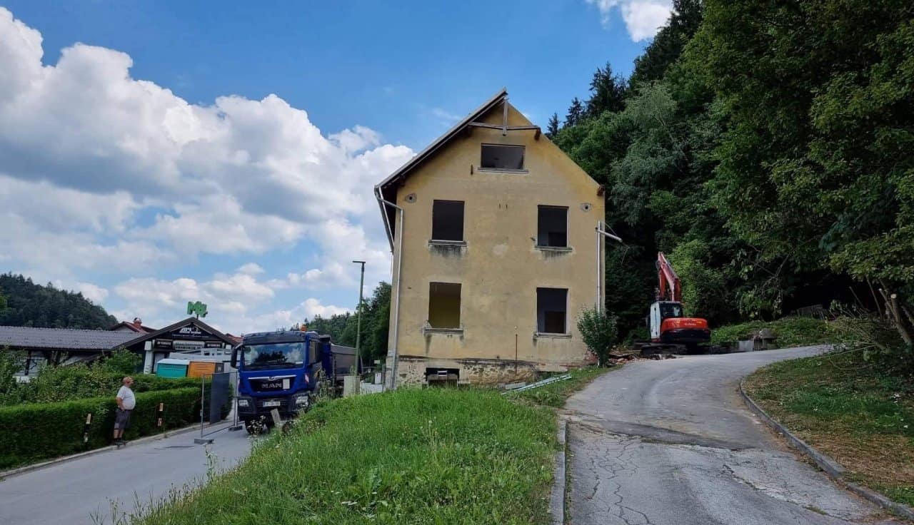 Pričeli z izvajanjem gradbeno-obrtniških del pri izgradnji oskrbovanih stanovanj na Žarovi
