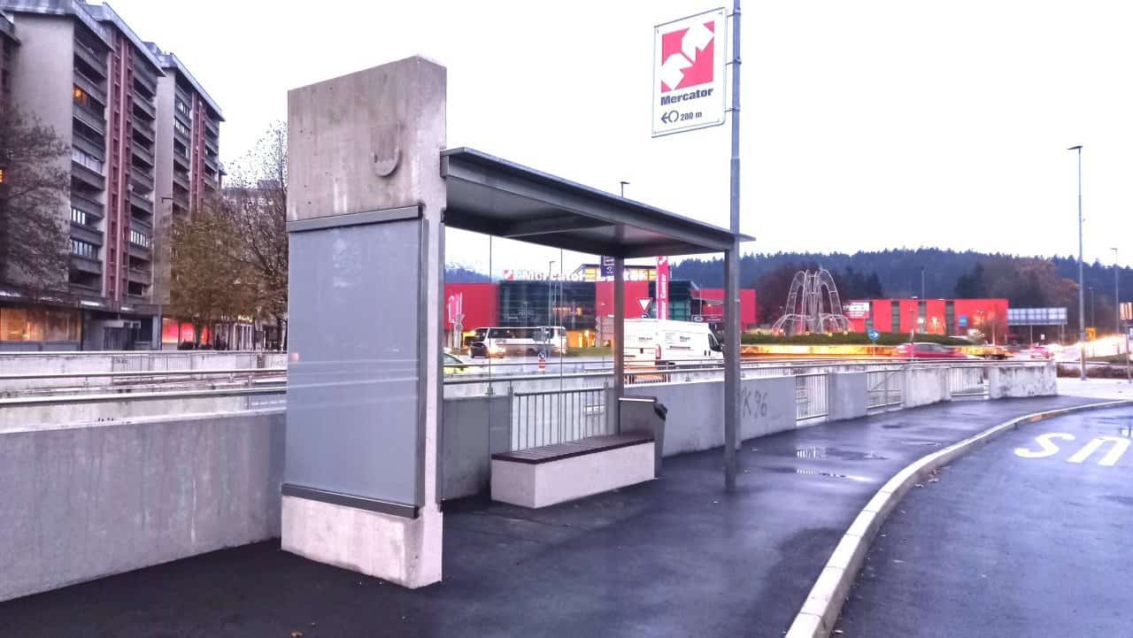 Avtobusno postajališče.