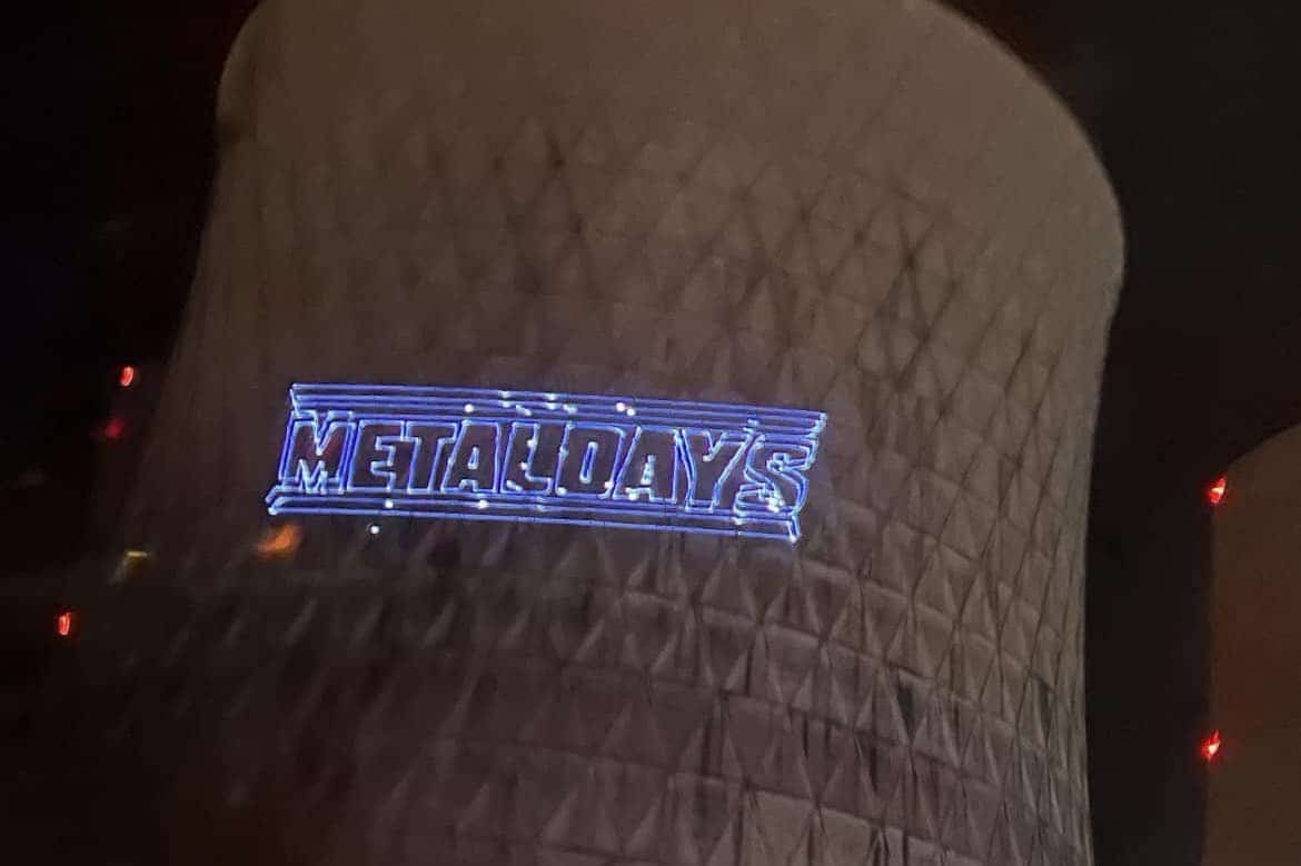 Projekcija MetalDays na hladilnem stolpu Termoelektrarne Šoštanj.