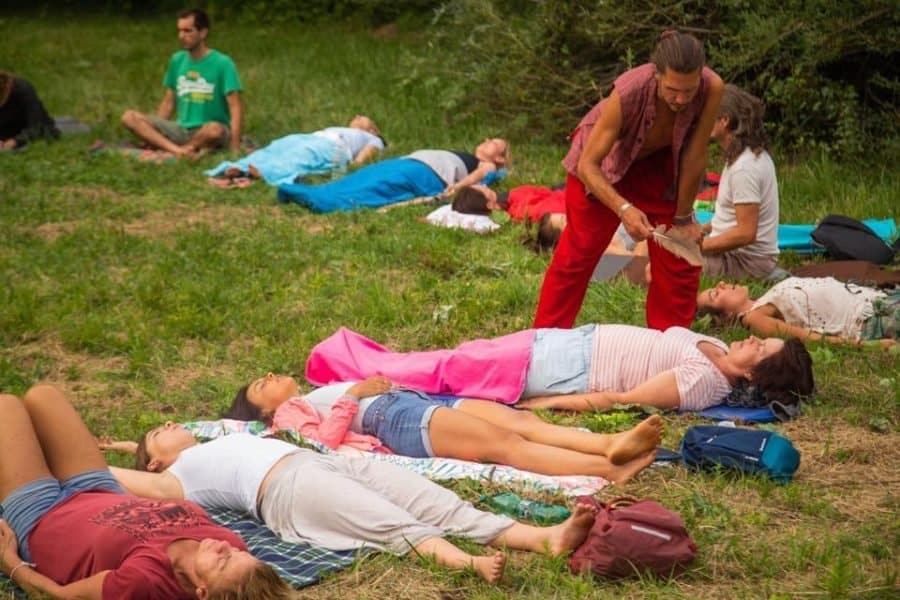 Skupinski rebirthing v poletju 2020
