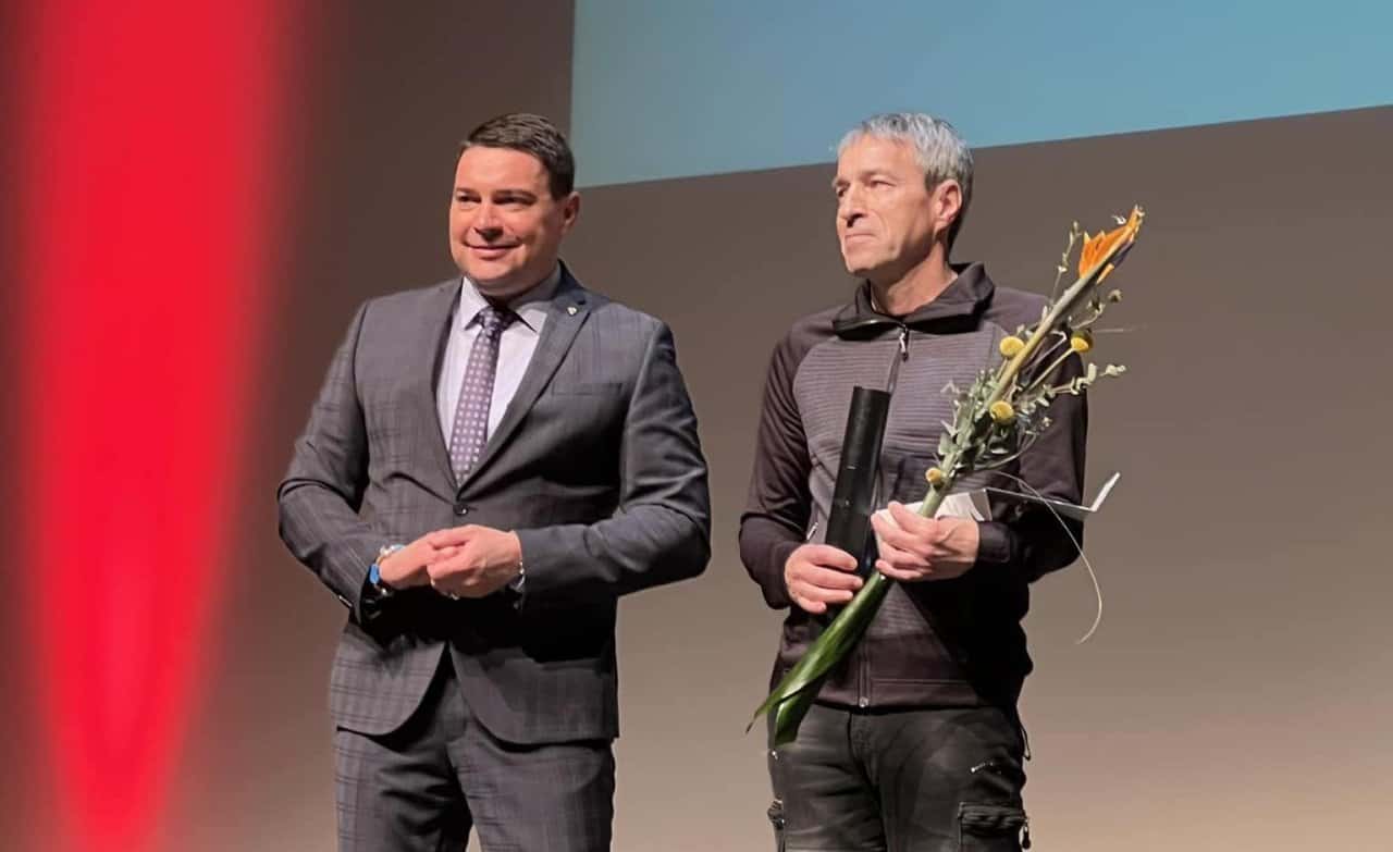 Župan Peter Dermol in kulturni ustvarjalec leta 2022 Stane Špegel.