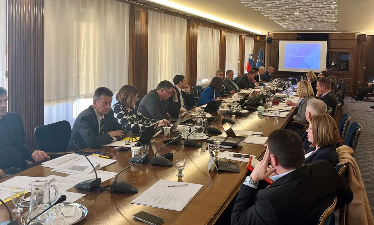 Nujna seja Odbora državnega zbora za infrastrukturo.