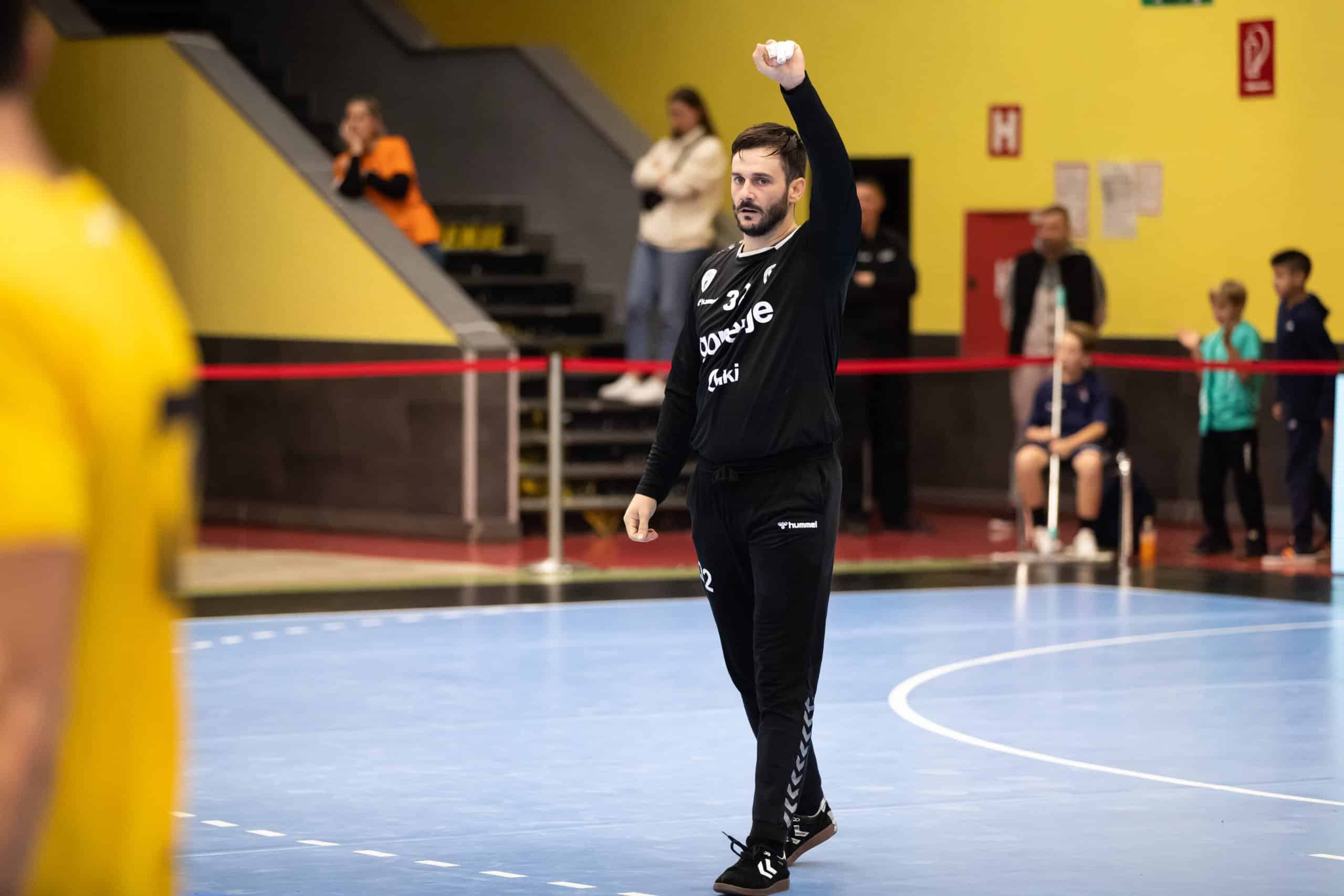 Emir Taletović, kapetan ekipe, ki je za člansko ekipo Gorenja Velenja odigral že več kot 300 tekem, bo tudi naslednji dve leti branil barve domačega kluba.