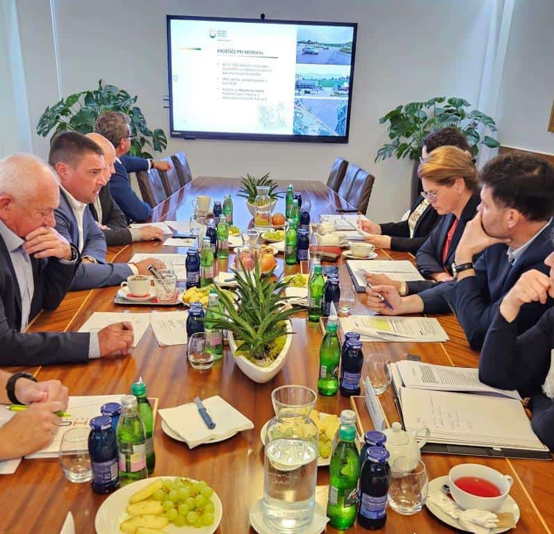 Delovni sestanek z ministrico, foto MOV