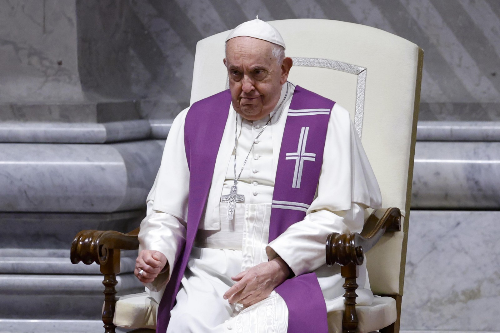 V Vatikanu se zacenja generalno zasedanje skofovske sinode, ki predstavlja drugi in odlocilni krog velike sinode, ki jo je pred tremi leti sklical papez Francisek.
Vigilija pred zacetkom generalnega zasedanja, ki jo je vodil papez Francisek.