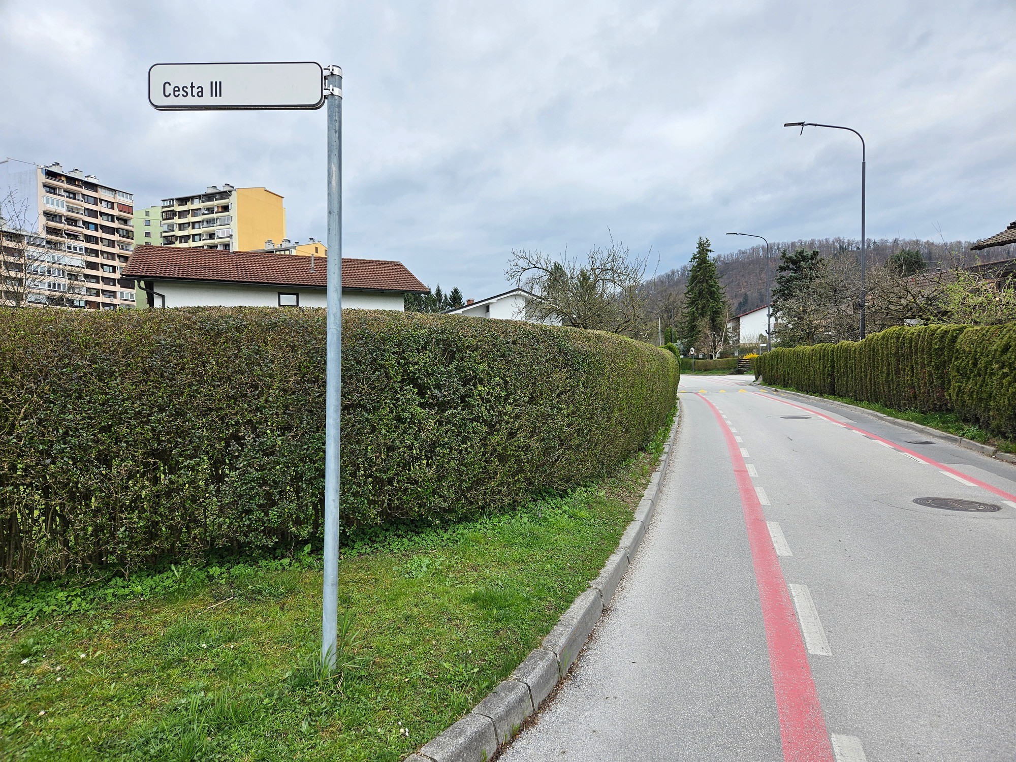 Pločnik Koželjskega, april 2025