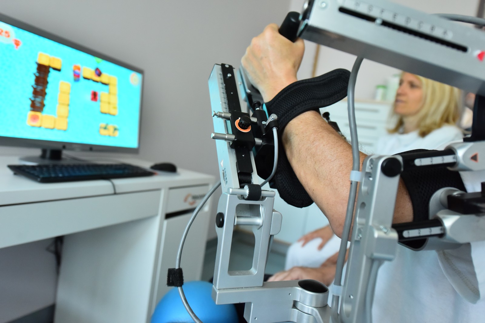 Dan odprtih vrat Nevroloske klinike UKC Ljubljana ob mednarodnem dnevu multiple skleroze, na katerem so predstavili delovanje Centra za multiplo sklerozo, projekt MS - my story (moja zgodba) ter spregovorili o cakalnih dobah za obravnavo pacientov.
