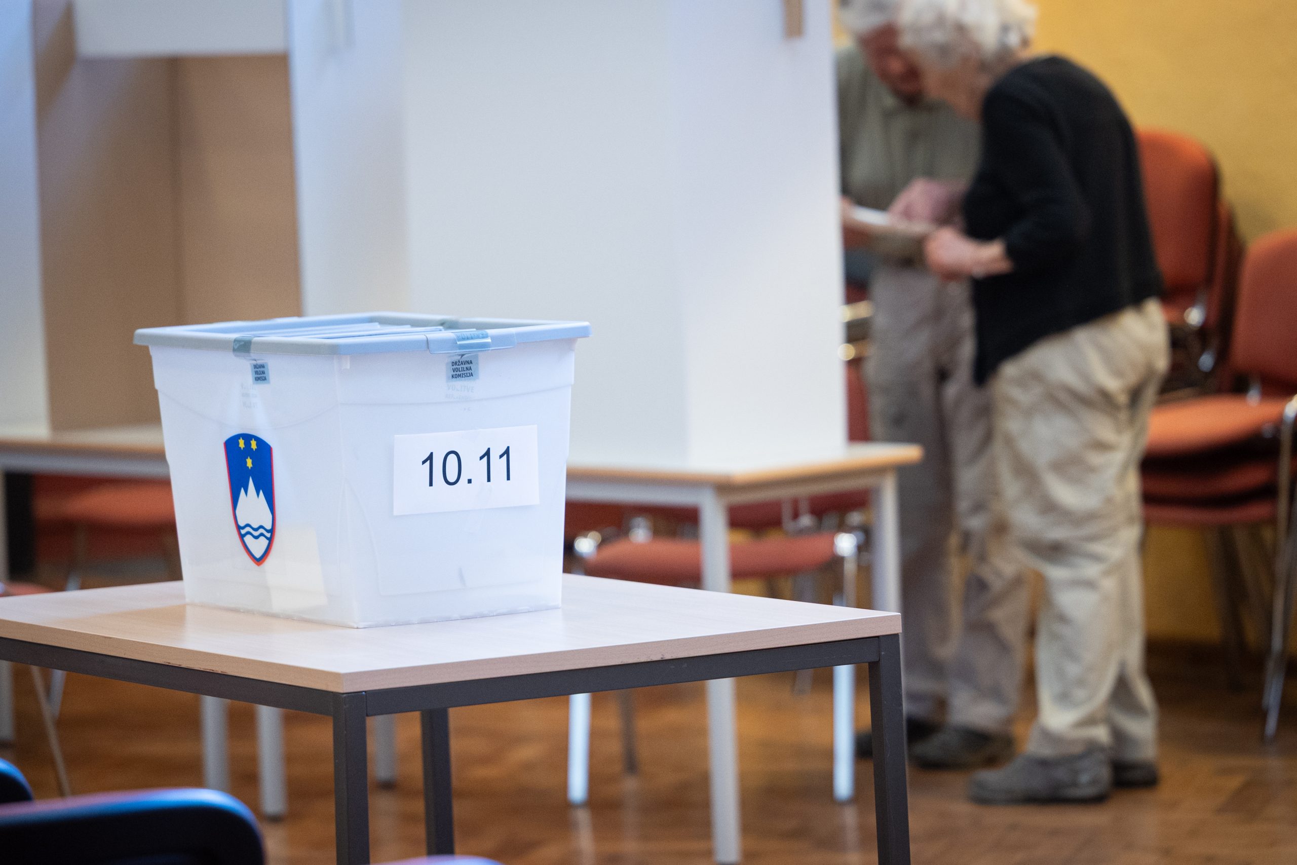 Radomlje, Kulturni dom Radomlje.
Referendumsko glasovanje o usodi zakona o dodatku k pokojnini za izjemne dosezke na podrocju umetnosti.
