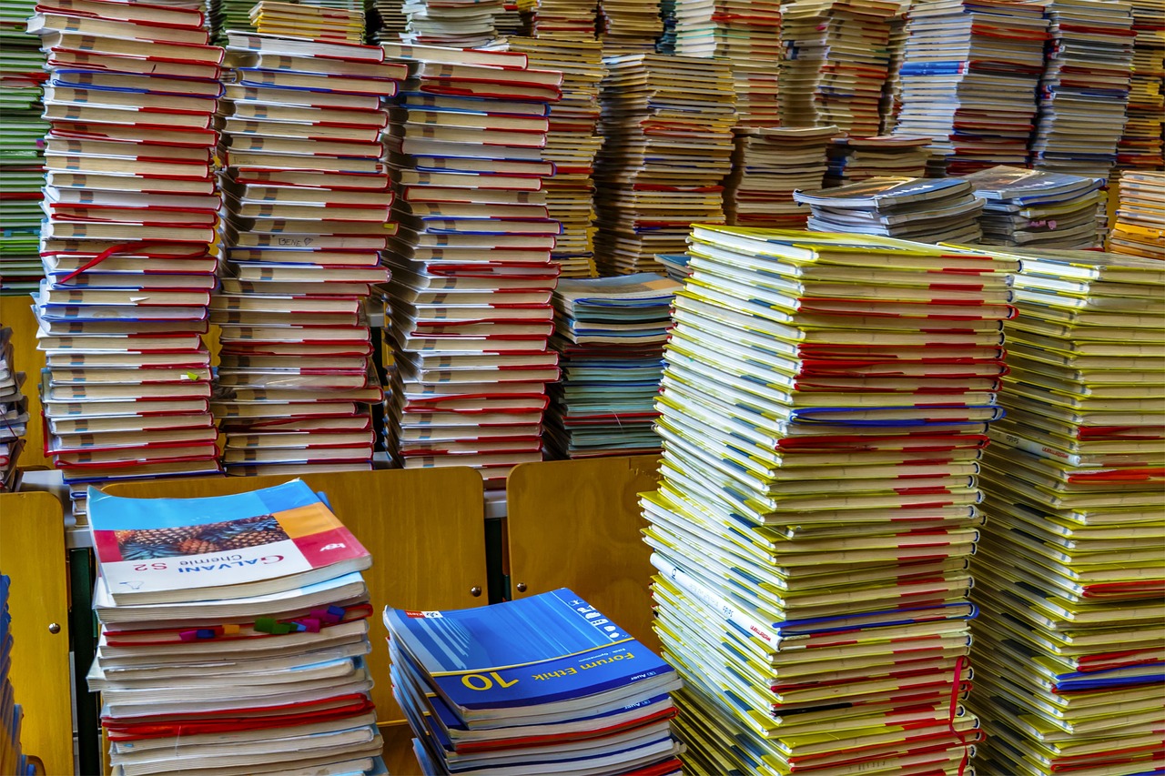 books-2547179_1280