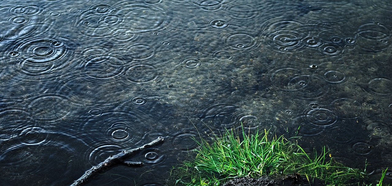 rain-2362871_1280
