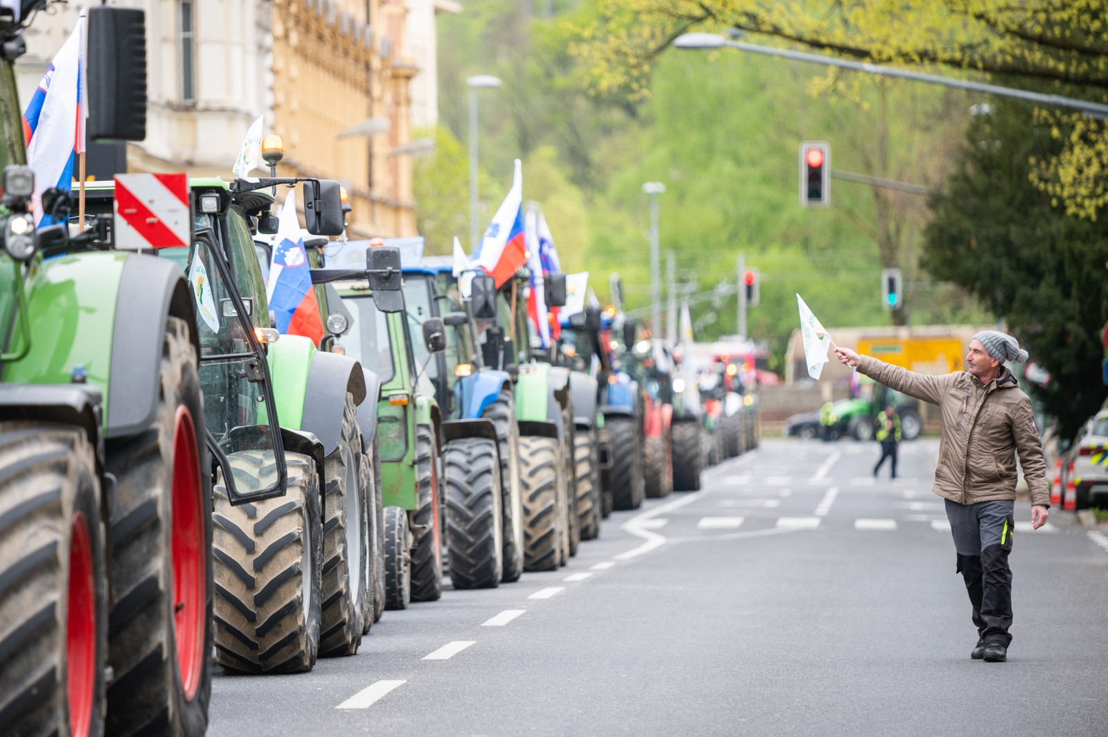 Protestni shod kmetov v srediscu prestolnice, ki od vlade zahtevajo zascito in vec razumevanja za polozaj slovenskega kmeta.