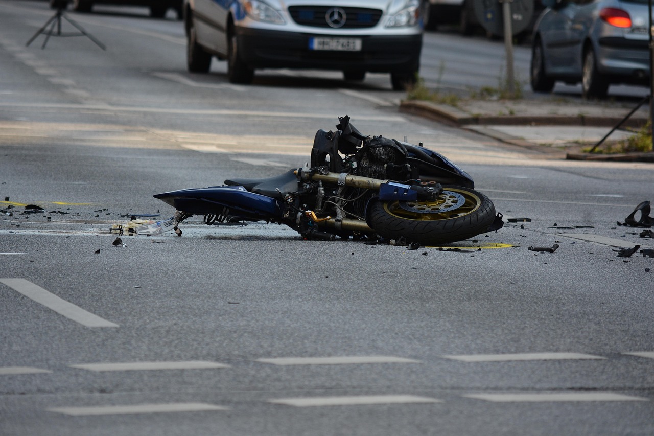 motorcycle-1041070_1280