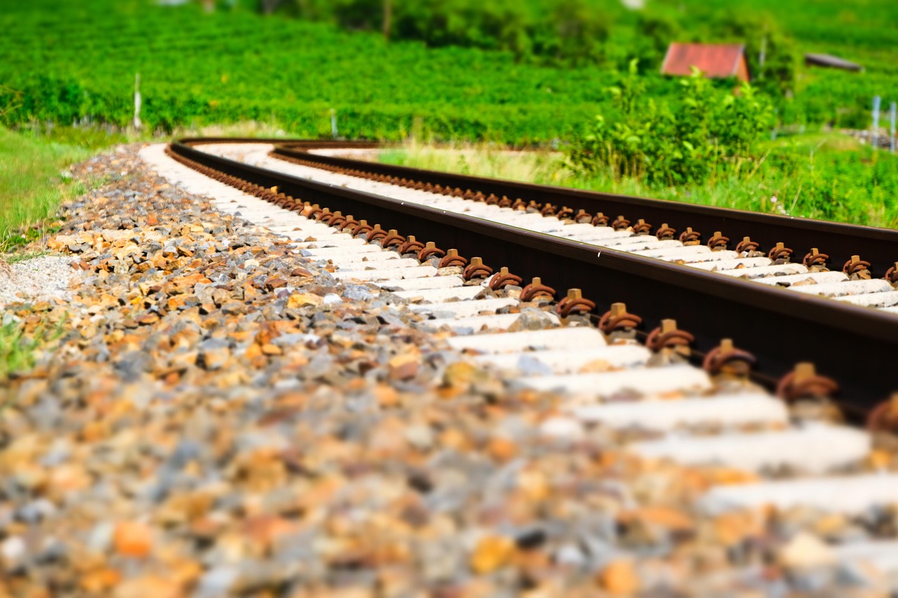 railroad-5572713_1280