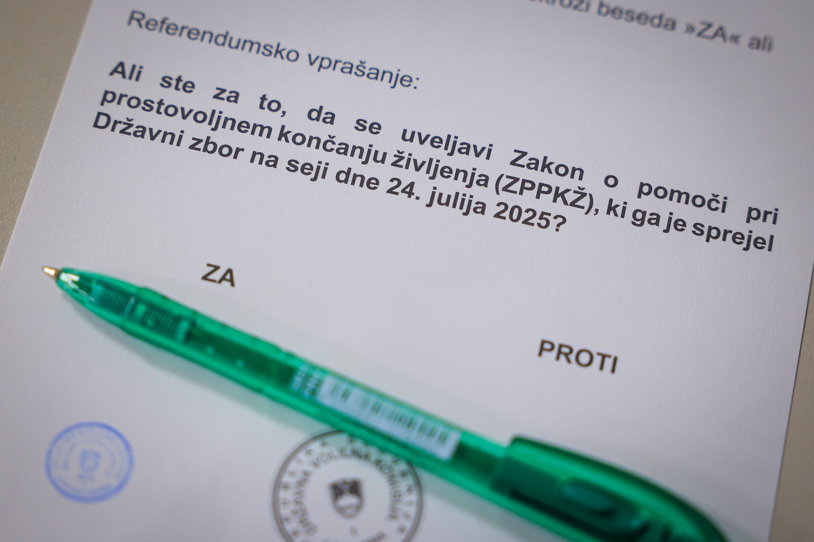 Predcasno glasovanje na posebnih voliscih na referendumu o zakonu o pomoci pri prostovoljnem koncanju zivljenja.