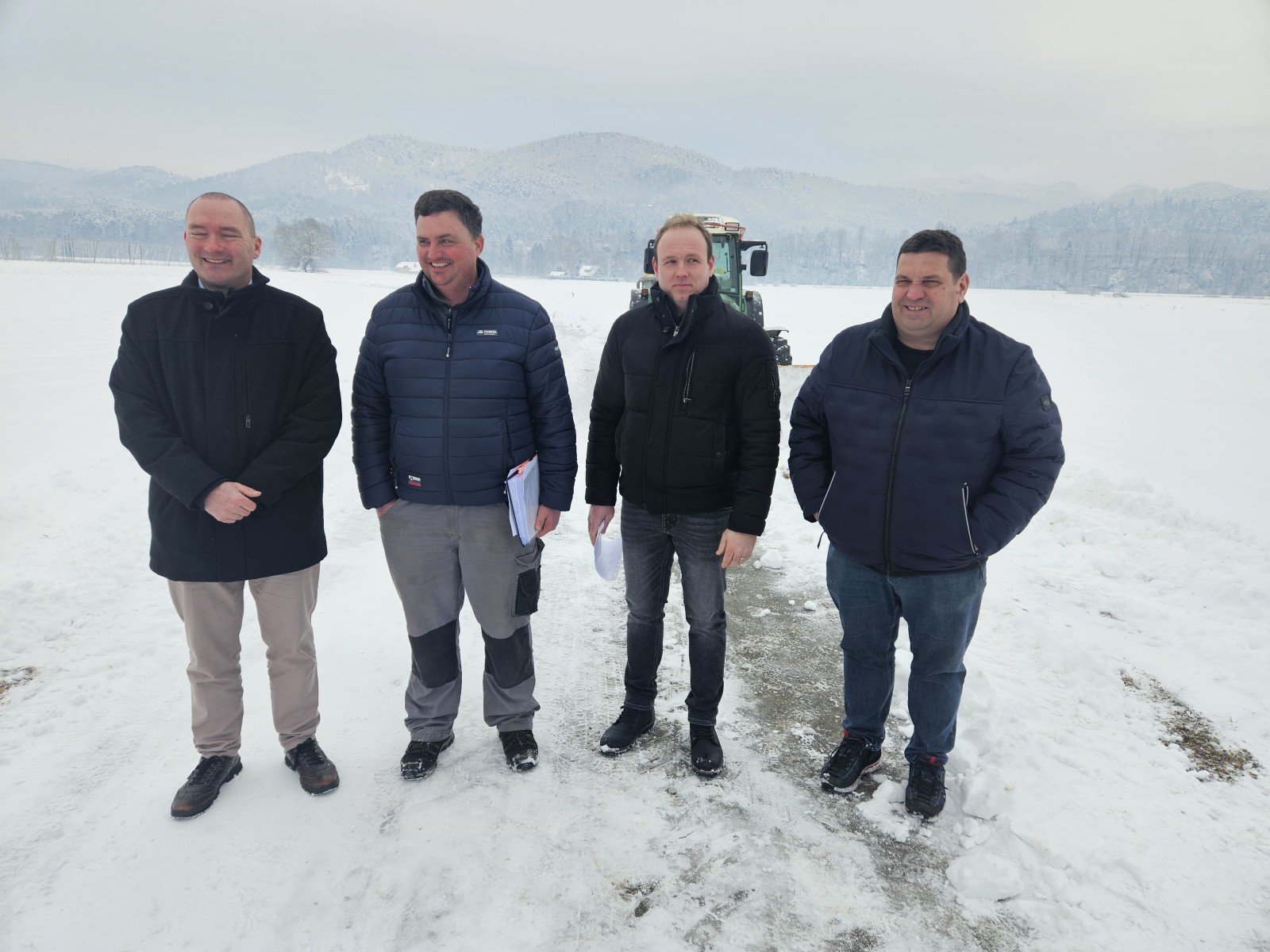 Novinarska konferenca, na kateri se je Iniciativa lastnikov kmetijskih in gozdnih zemljisc Spodnje Savinjske doline odzvala na predlog drzavnega prostorskega nacrta za zmanjsanje poplavne ogrozenosti v Spodnji Savinjski dolini.